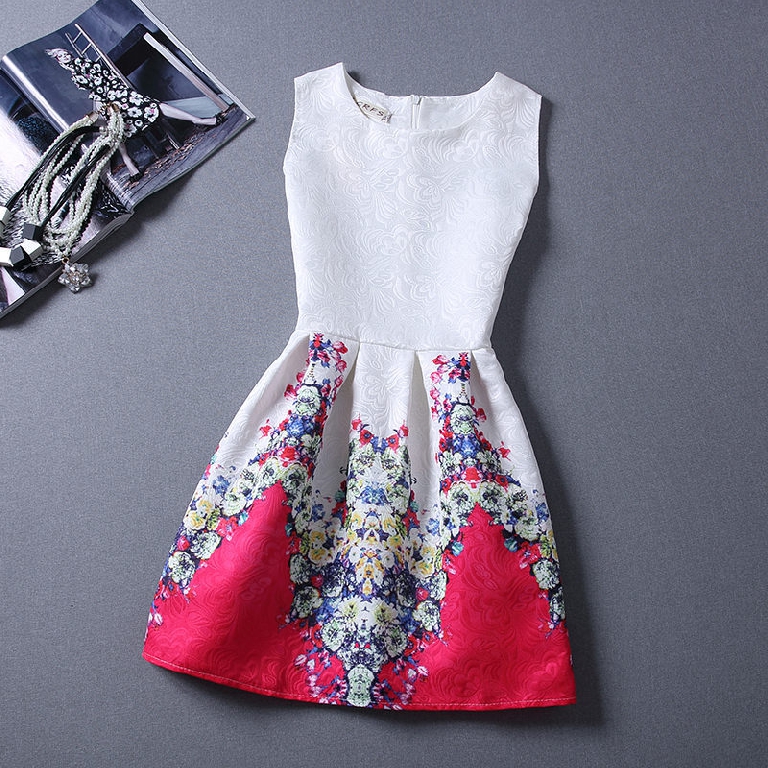 Уникална рокля в различни мотиви и шарки