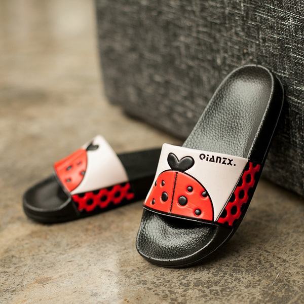 Детски чехли за момичета в черен и розов цвят с изображение на калинка