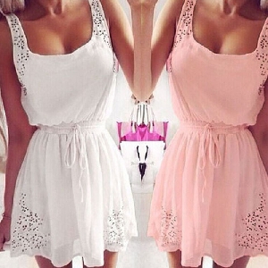 Γλυκό φόρεμα σε μωρό ροζ και άσπρο