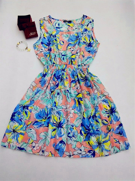 Лятна рокля в различни цветове