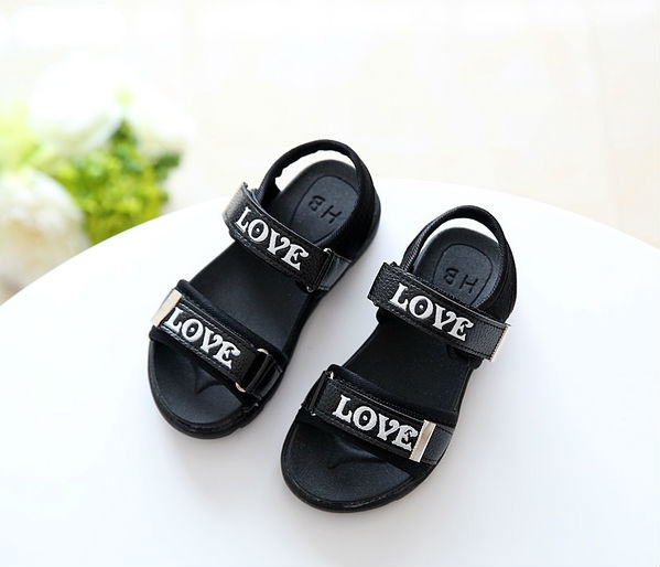 Детски сандали за момичета с надпис "Love" в черен, червен и бял цвят