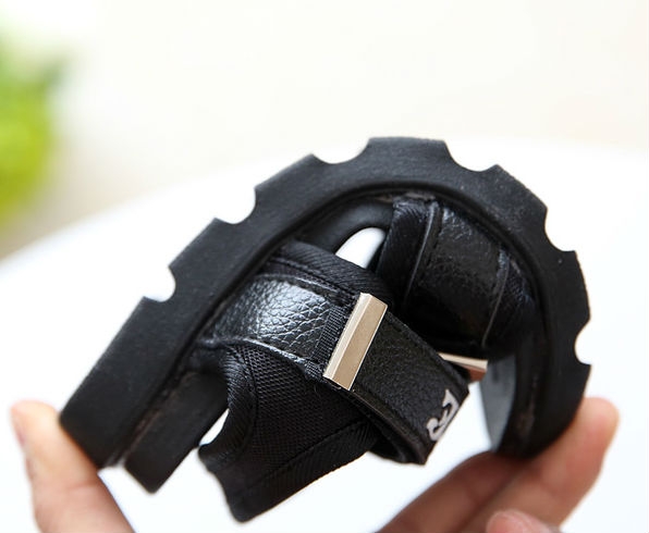 Детски сандали за момичета с надпис "Love" в черен, червен и бял цвят