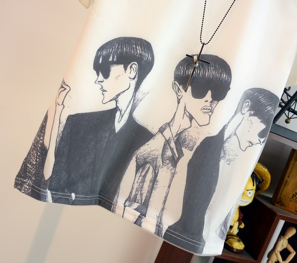 Къс ръкав няколко модела с интересни апликации в бял и черен цвят