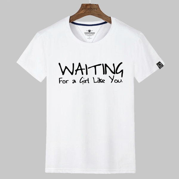 Къс ръкав много модели в различни цветове с разнообразни илюстрации