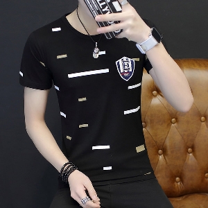 Тънка тениска с къс ръкав разнообразни модели в черно и бяло