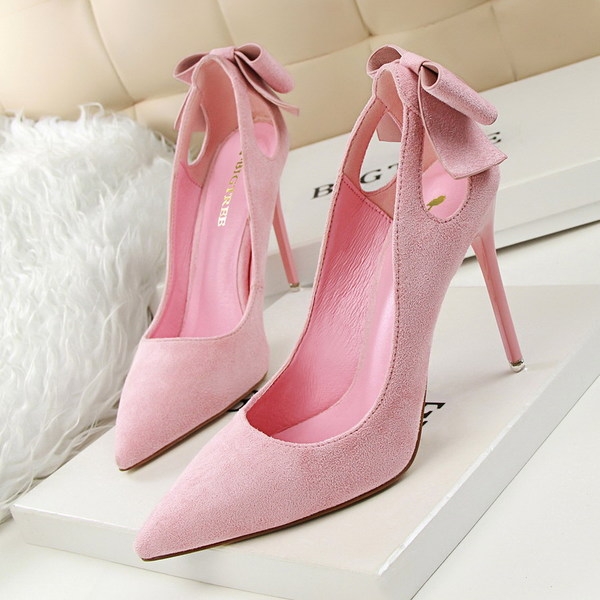 Дамски обувки остри  с ток няколко различни модели кожени и велурени