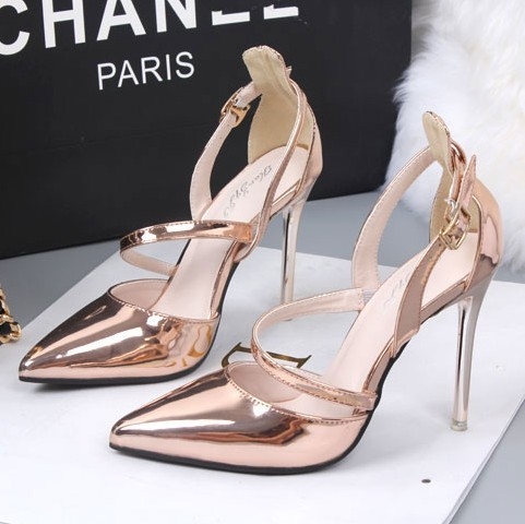 Дамски лачени сандали с ток сребристи златисти и черни 