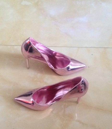 Дамски лачени заострени официални обувки на ток 