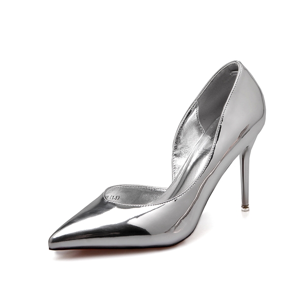 Дамски лачени заострени официални обувки на ток 