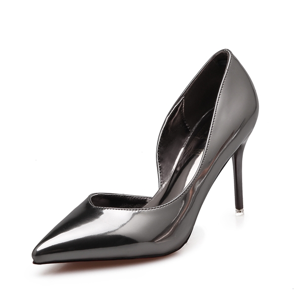 Дамски лачени заострени официални обувки на ток 