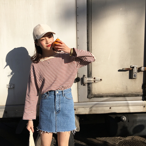 Дънкова пола подходяща за пролетта и лятото в два цвята