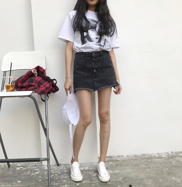 Пола от черен Деним подходяща за горещите летни дни