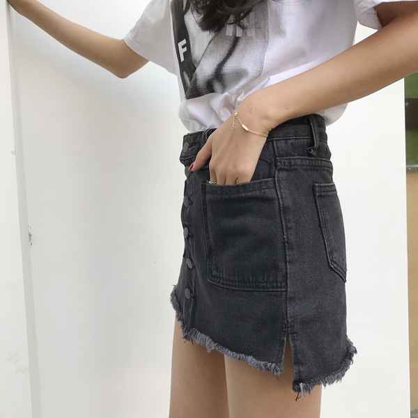 Пола от черен Деним подходяща за горещите летни дни