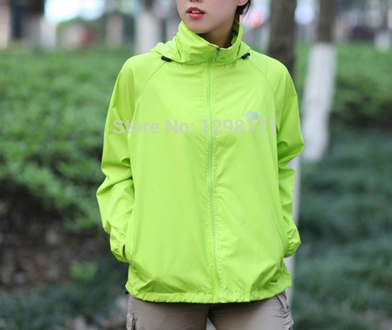 Дамско спортно яке или ветровка за тичане