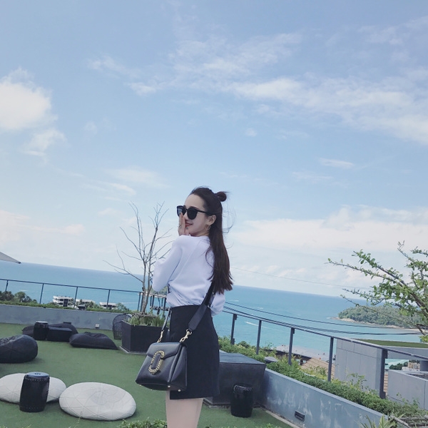 Οι μαύρες γυναίκες φούστα με φερμουάρ