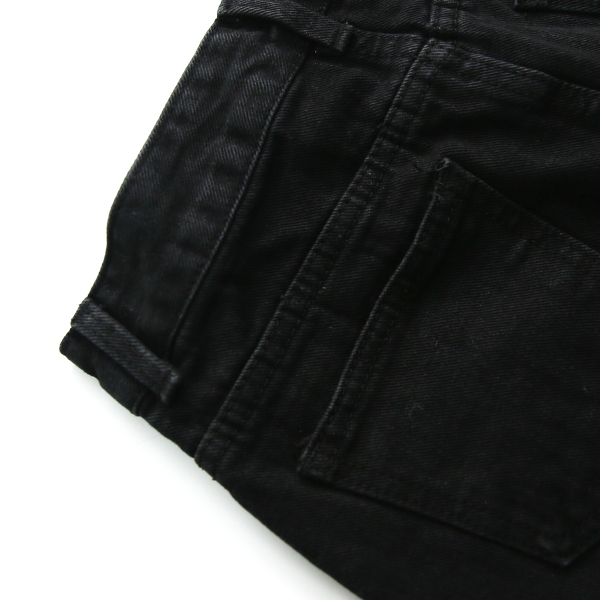 Σύγχρονο μαύρο τζιν φούστα για την άνοιξη