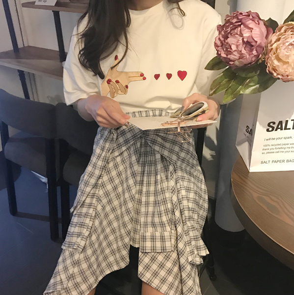 Μεγάλη κυρίες φούστα κατάλληλο για τις ζεστές μέρες