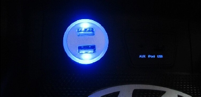USB зарядно за автомобил