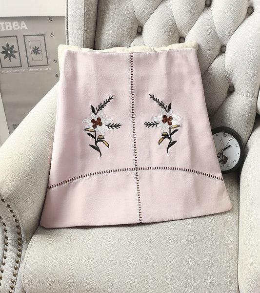 Уникална дамска пола в три цвята с бродерия