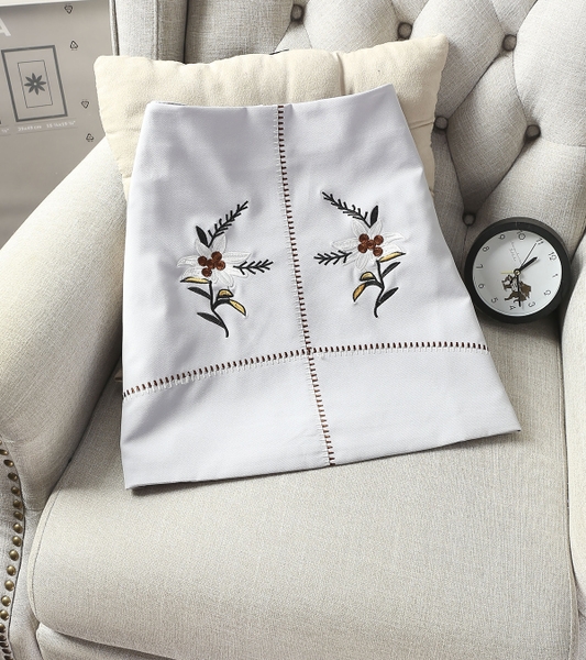 Уникална дамска пола в три цвята с бродерия