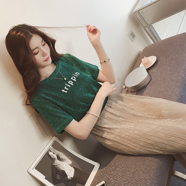 Дамска тениска с надпис `Trippin` в златист, сребрист, зелен и розов цвят