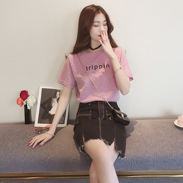 Дамска тениска с надпис `Trippin` в златист, сребрист, зелен и розов цвят