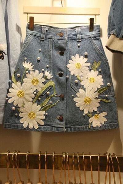 Πολλές όμορφες κυρίες φούστα με χάντρες και απλικέ λουλούδια 2017