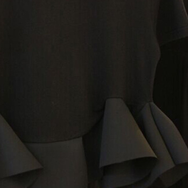 Πολλά σύγχρονα μαύρο χιτώνα