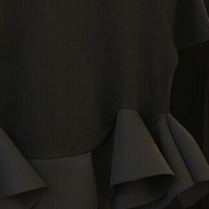 Стилна дамска блуза с къс ръкав в черен цвят