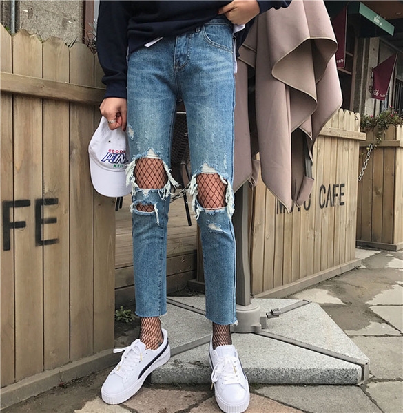 Уникални скъсани дамски дънки перфектни за горещите дни