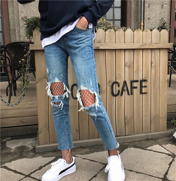 Уникални скъсани дамски дънки перфектни за горещите дни