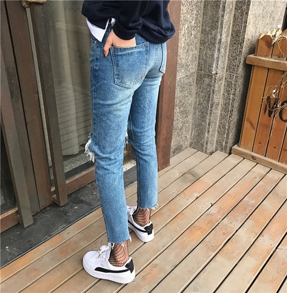 Уникални скъсани дамски дънки перфектни за горещите дни