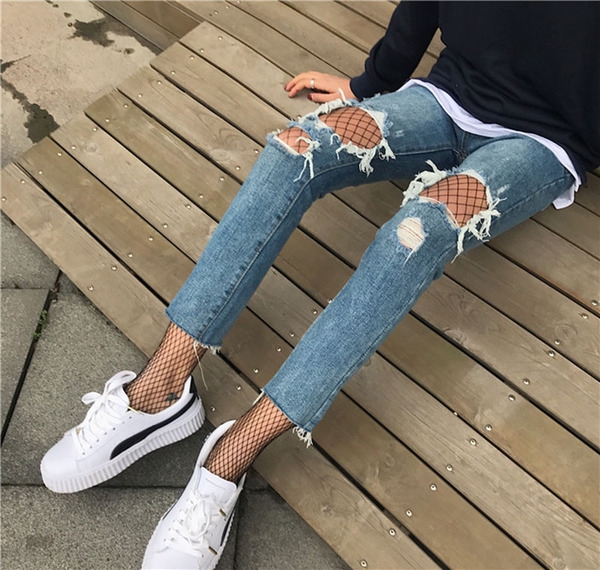 Уникални скъсани дамски дънки перфектни за горещите дни