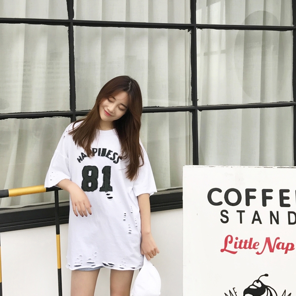 Дълга модерна дамска тениска на дупки