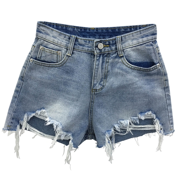 Φωτεινό σορτς με σχισμένο άκρα