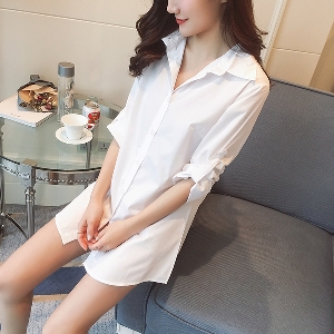 Елегантна бяла копринена женска риза 