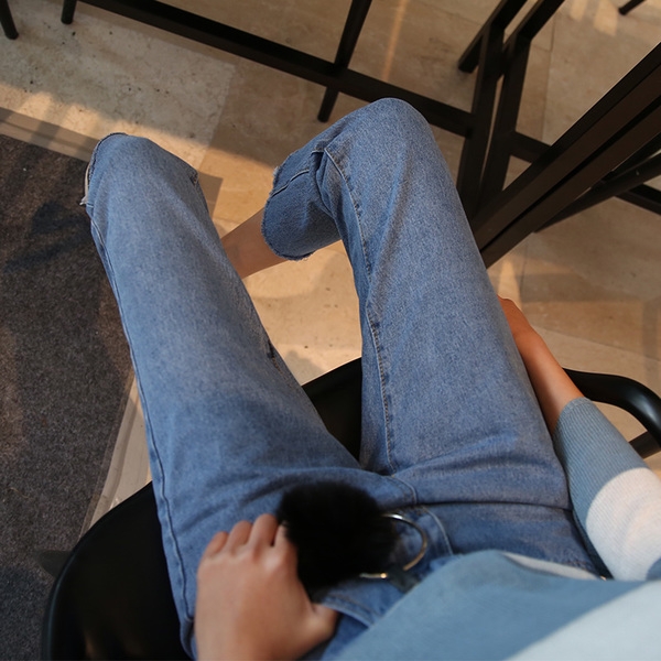 Γυναικεία σχισμένα τζιν