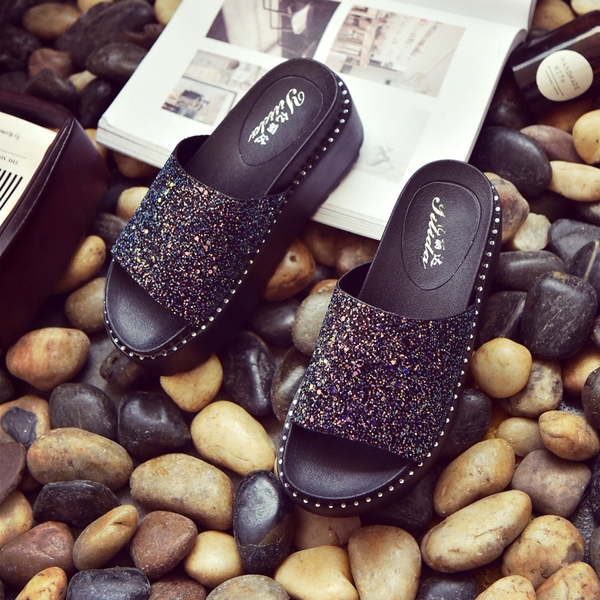 Παντόφλες γυναικείες μπροκάρ σε πλατφόρμα