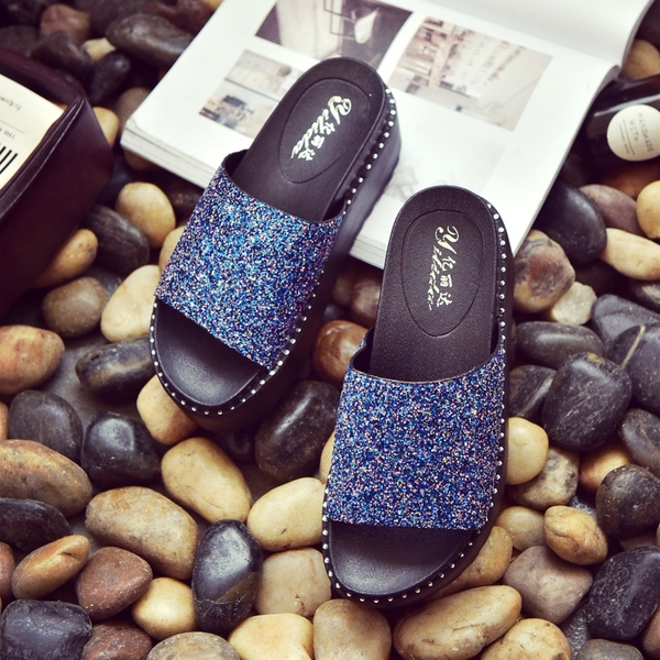 Παντόφλες γυναικείες μπροκάρ σε πλατφόρμα