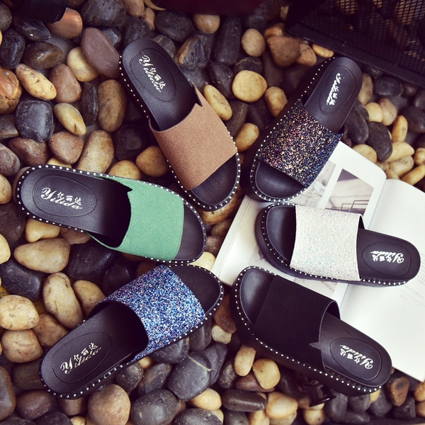 Παντόφλες γυναικείες μπροκάρ σε πλατφόρμα