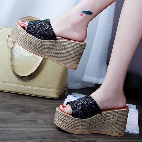 Блестящи дамски чехли: розови, черни и бели на висока платформа 