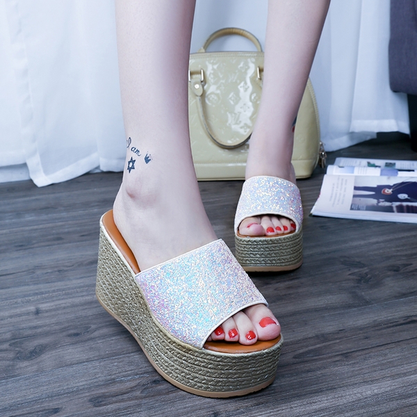 Блестящи дамски чехли: розови, черни и бели на висока платформа 