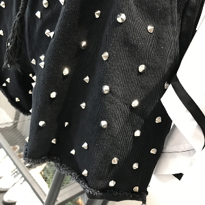 Черен дънков ластичен къс панталон с капси и връзки