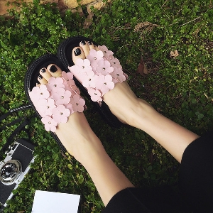 Дамски чехли ниски кожени на цветя