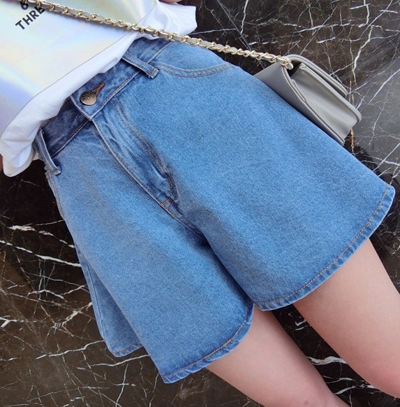 Широк дънков къс панталон тип `Boyfriend` с висока талия