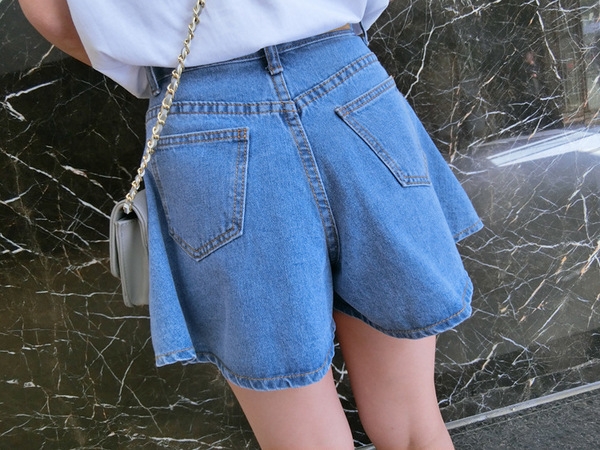 Широк дънков къс панталон тип `Boyfriend` с висока талия