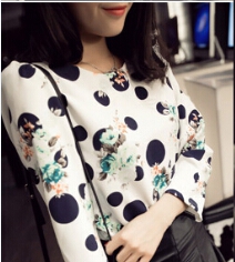 Πουκάμισα με διαφορετικές εκτυπώσεις