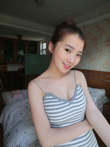 Дамски летен потник с тънки презрамки - различни цветове и модели