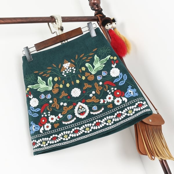 Μοναδικά όμορφες κυρίες φούστα με κέντημα σε δύο χρώματα