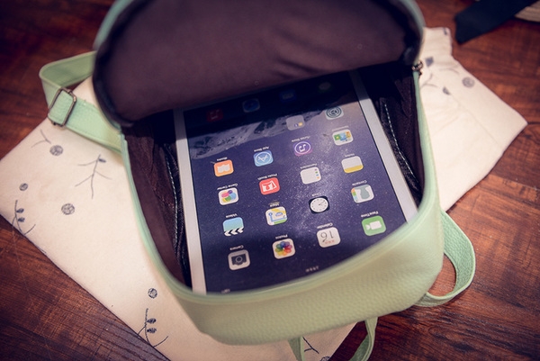 Дамски малки раници от еко кожа в няколко модела: розова, черна, бяла, зелена, сива 